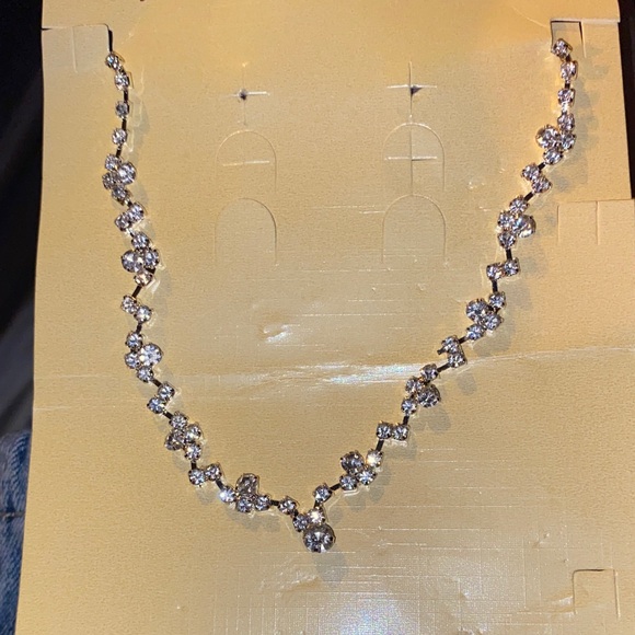 Elegant Silver Necklace with Crystal Accents - Picture 1 of 1